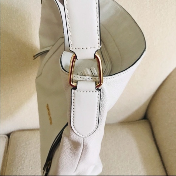 Michael Kors Creamwhite Leather
Shoulder Bag . - Picture 13 of 13